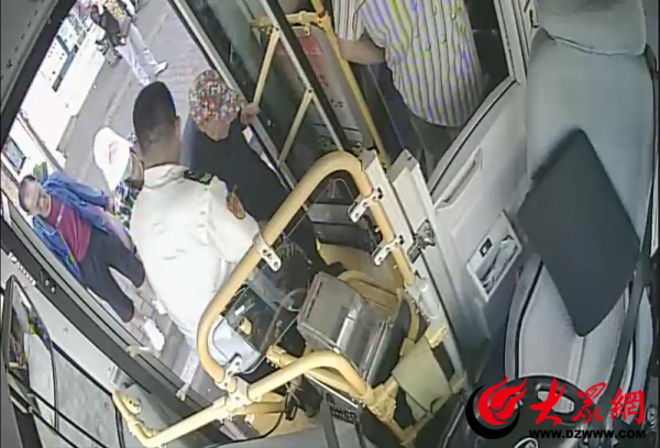 叁鑫策略 公交驾驶员暖心举动暖透车厢